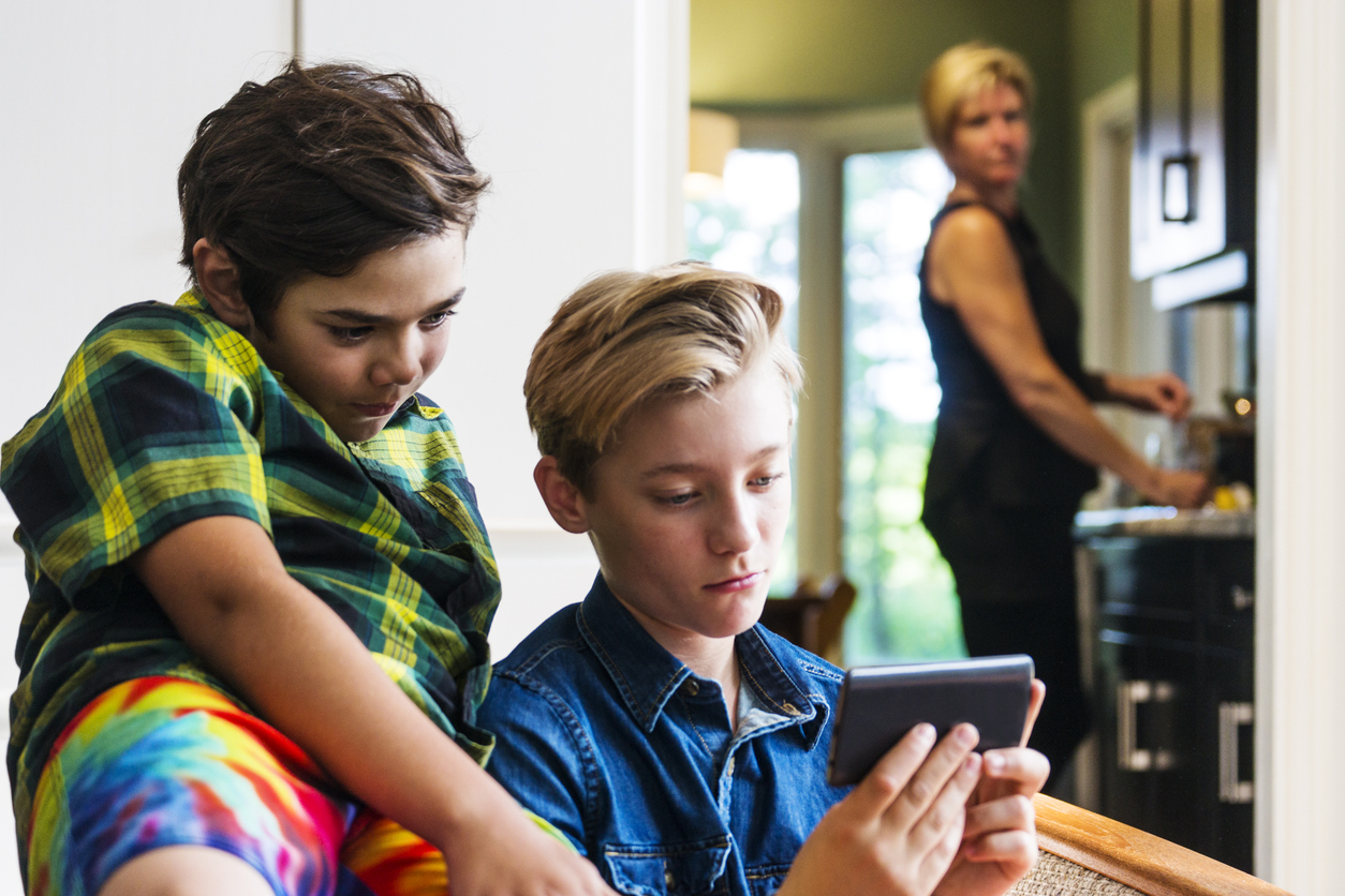 the-conversation-stricter-monitoring-of-tween-and-teen-internet-use-may-not-always-be-better