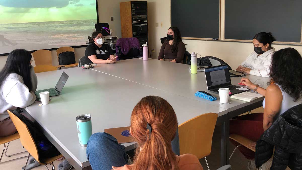 Wellesley College students in Calderwood Seminar