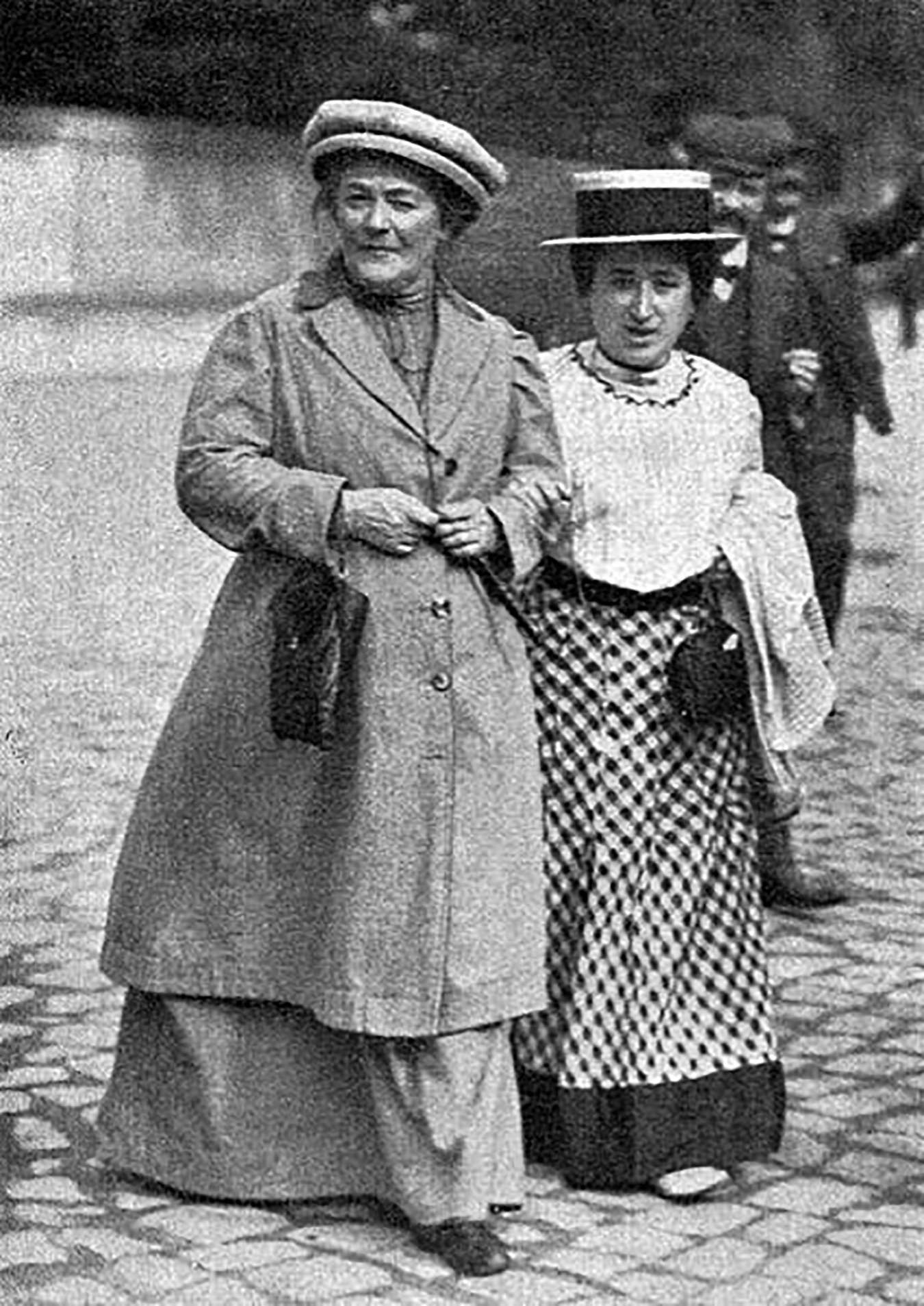 Luxemburg in 1910 with close friend Clara Zetkin founder of International Women s Day