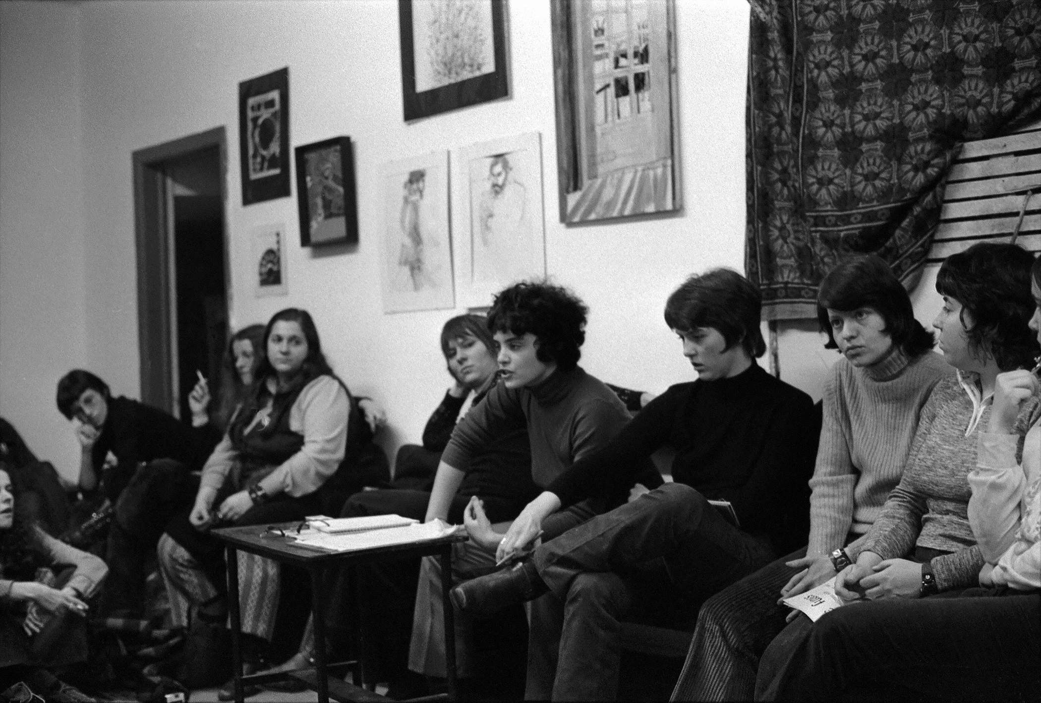 Ginny Berson center speaks at a Furies forum in 1972 c2021 JEB Joan E Biren